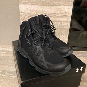 Under Armour Black MG Strikefast Mid Sneakers - size 11